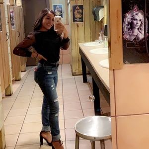 Meet your Posher, Esmeralda